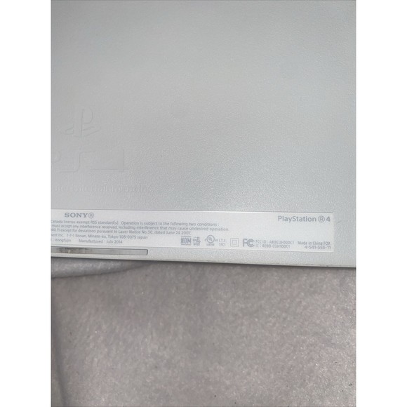 Sony PS4 Console with Controller - White - Picture 6 of 12